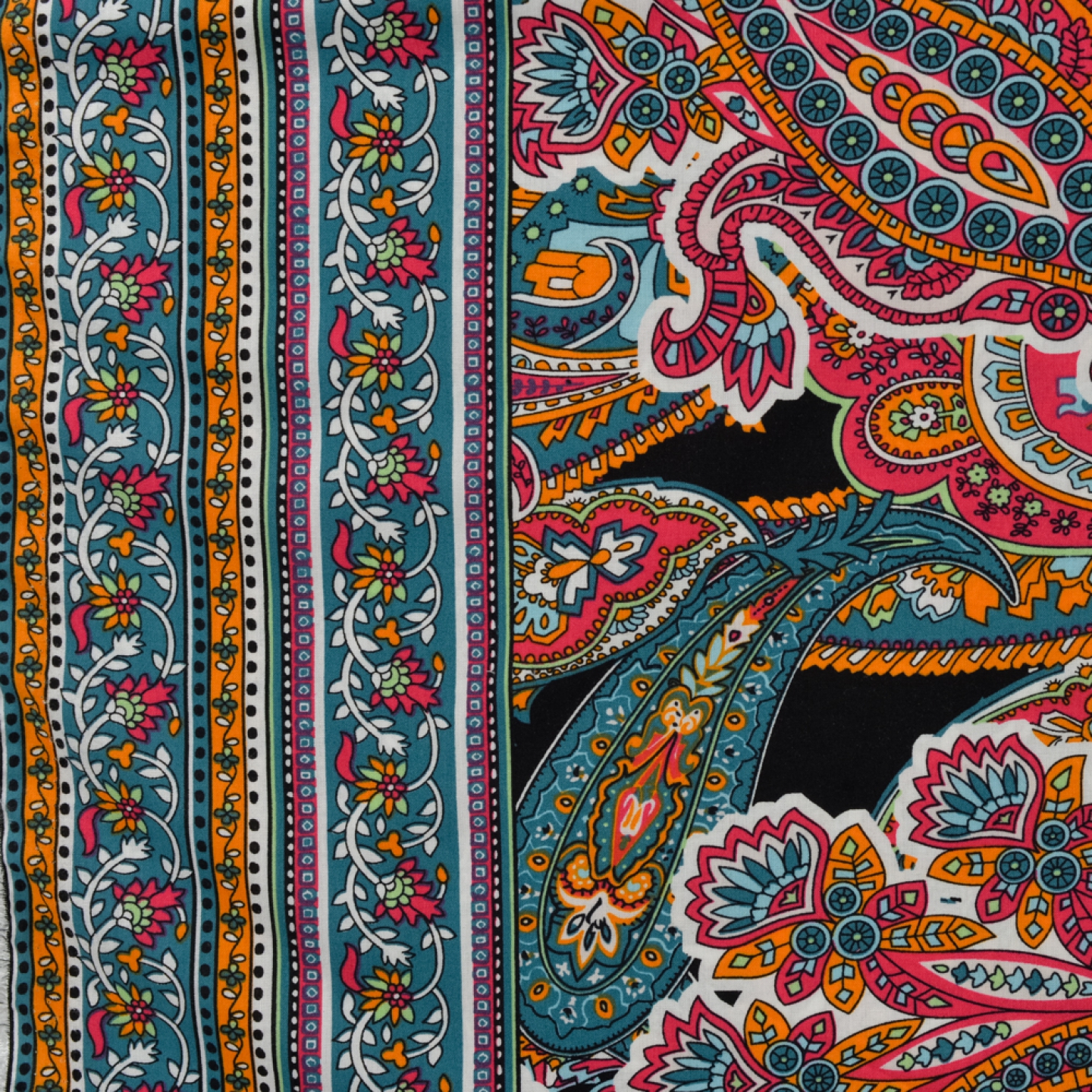 Coton viscose imprimé cachemire fushia