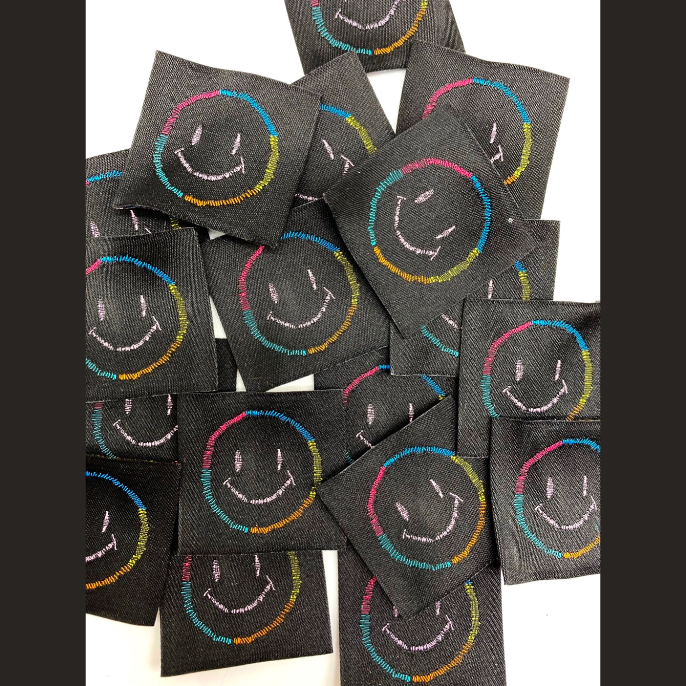 Étiquette tissée à coudre: Smiley Noir Multicolore 