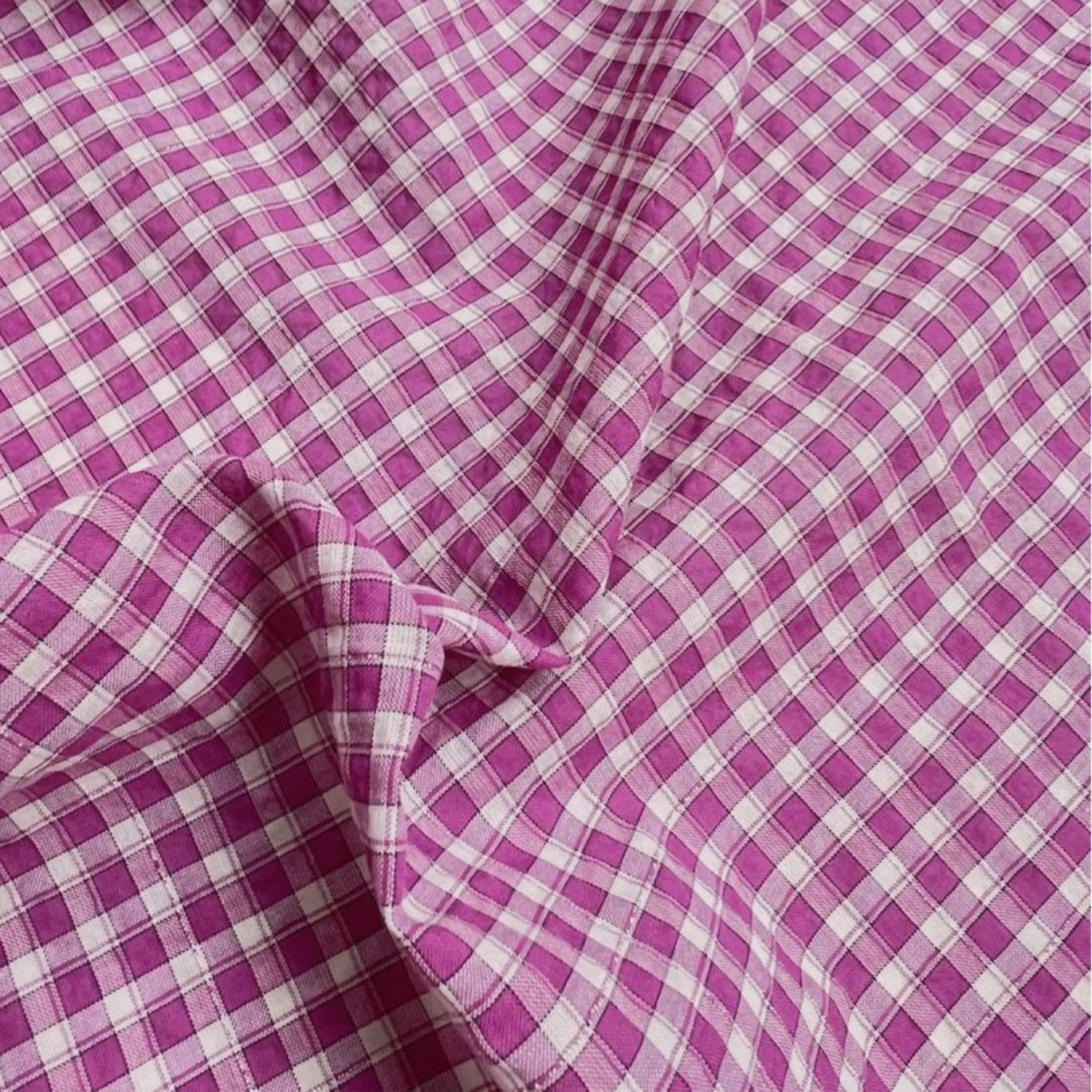 Tissu carreaux shiny magenta par Cousette