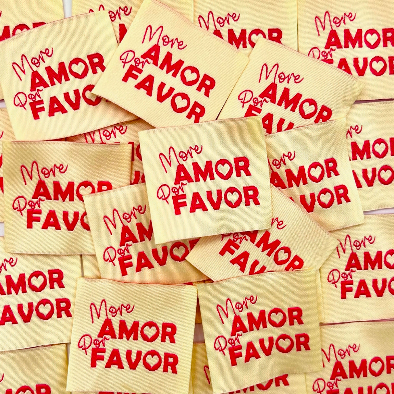 Étiquette à coudre "MORE AMOR POR FAVOR"