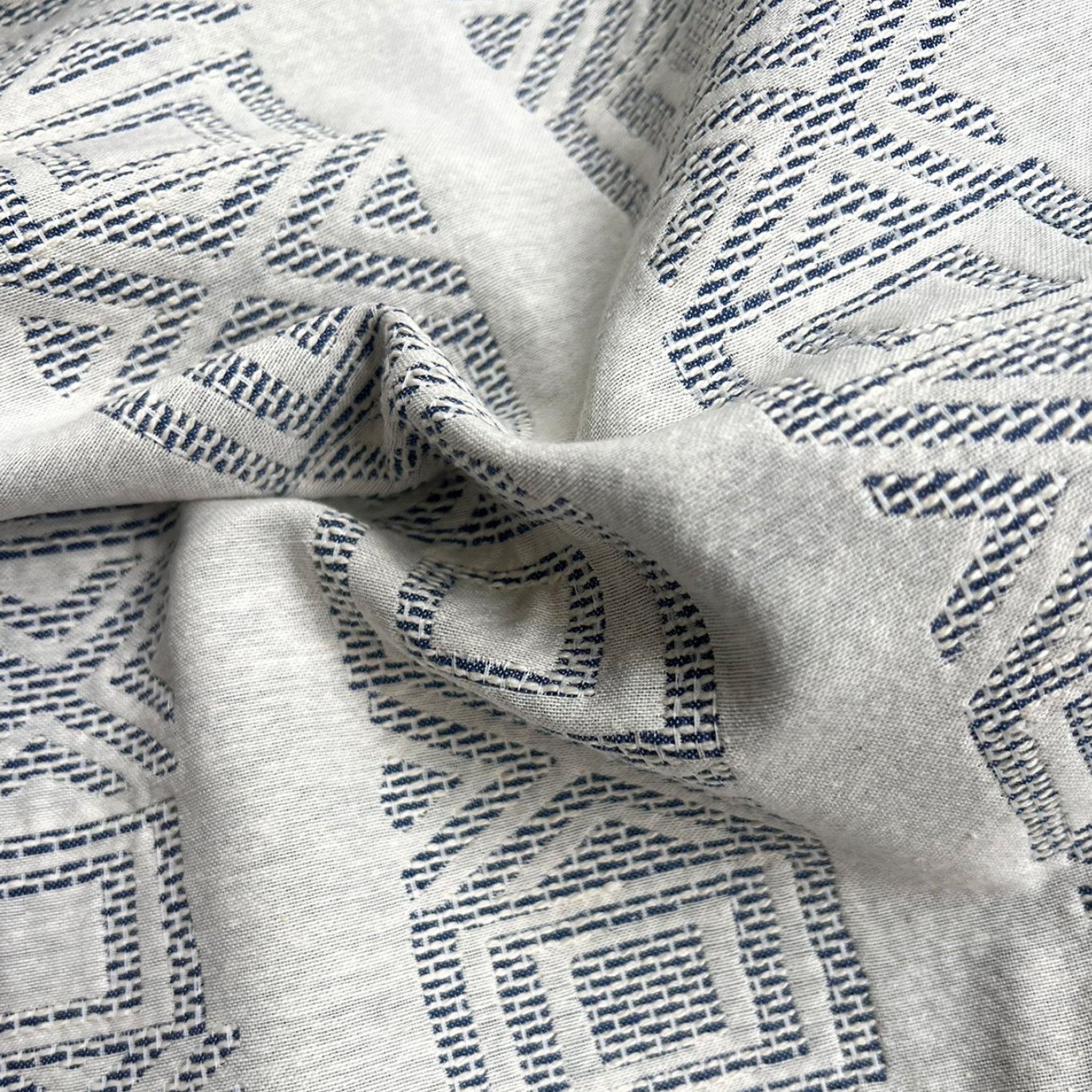 Tissu Jacquard "MILK" par Cousette