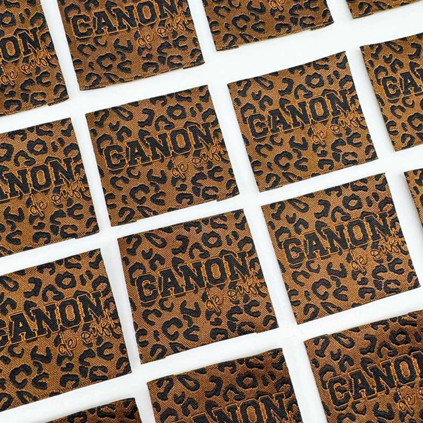 Étiquette tissée à coudre "Canon de ouf!"