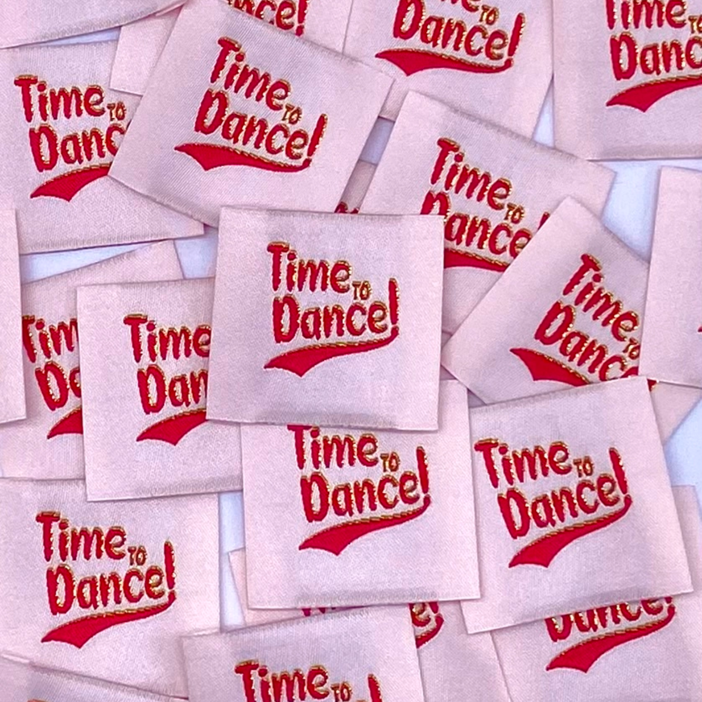 Étiquette tissée à coudre " Time To Dance " Rose et Lurex