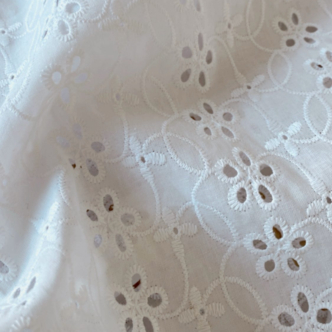 Broderie Anglaise Louis